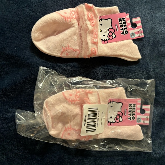 🩷 Hello Kitty socks - Picture 2 of 4